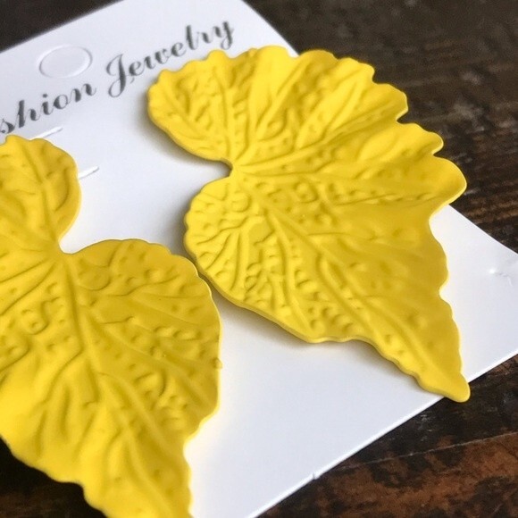 Leaf Angel Wings Stud Earrings Color Coated Yellow NEW! 007x2 - Picture 2 of 4